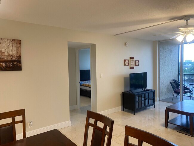 Building Photo - 13 Royal Palm Way