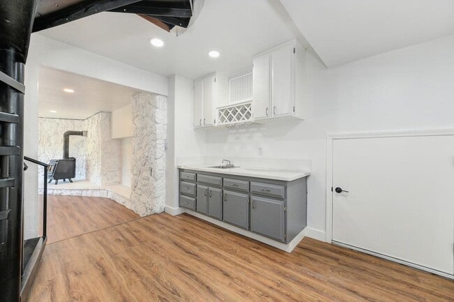 Building Photo - 23986 Oakmont Way
