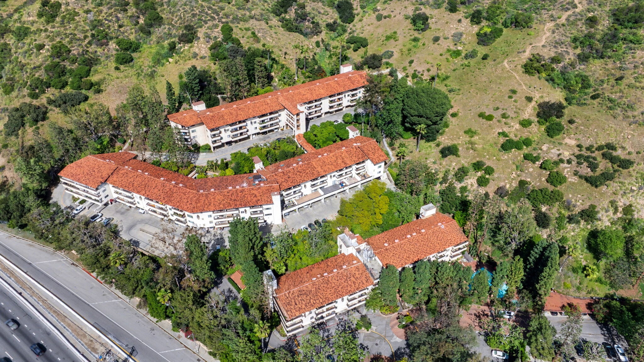 Building Photo - 2700 Cahuenga Blvd E