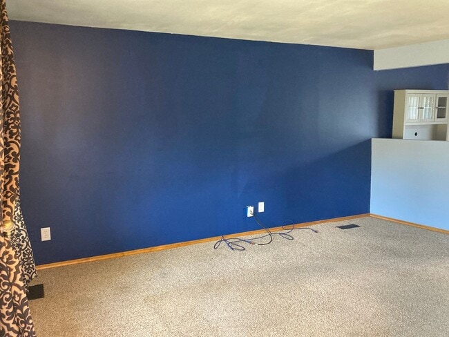 Building Photo - 3 Bedroom, 1 Bath Ranch Home w/Attached 1 ...