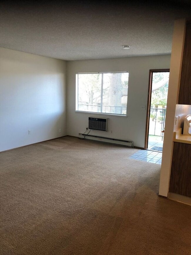 Building Photo - Lower level one bedroom apartment for rent...