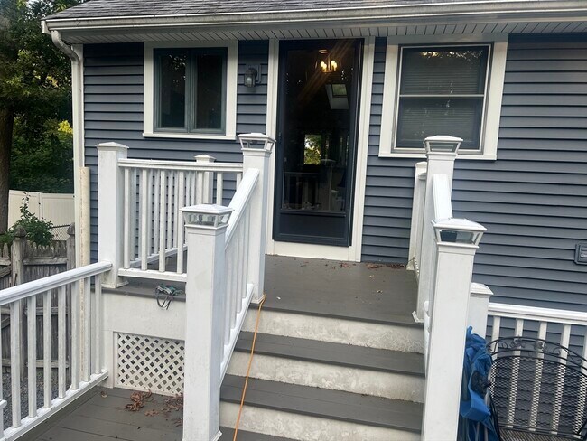 Building Photo - 207 Silverwood Dr