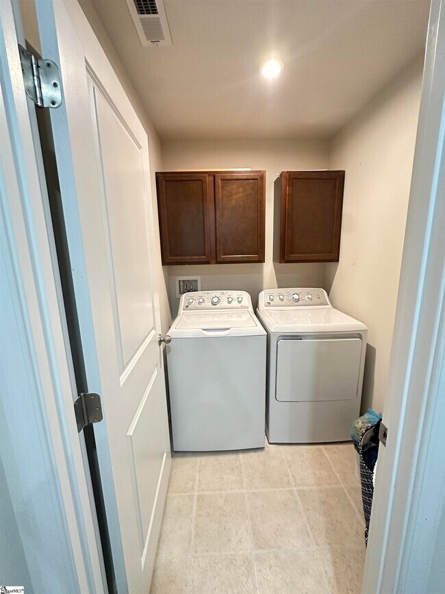 Building Photo - 304 Wyngate Ct