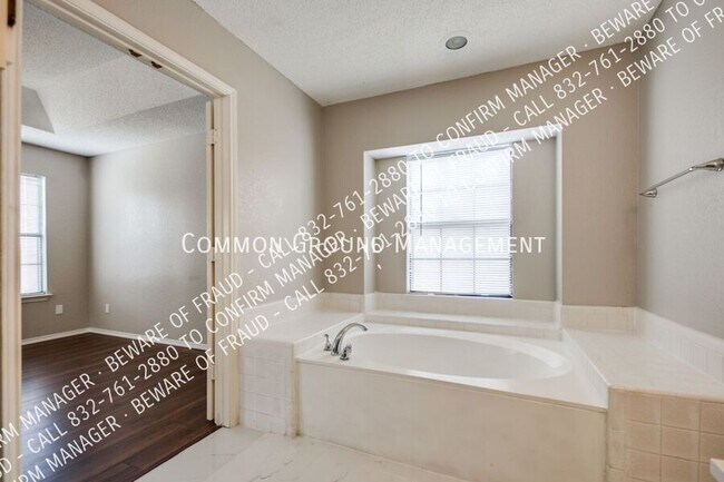 Building Photo - 2729 Dukeswood Dr