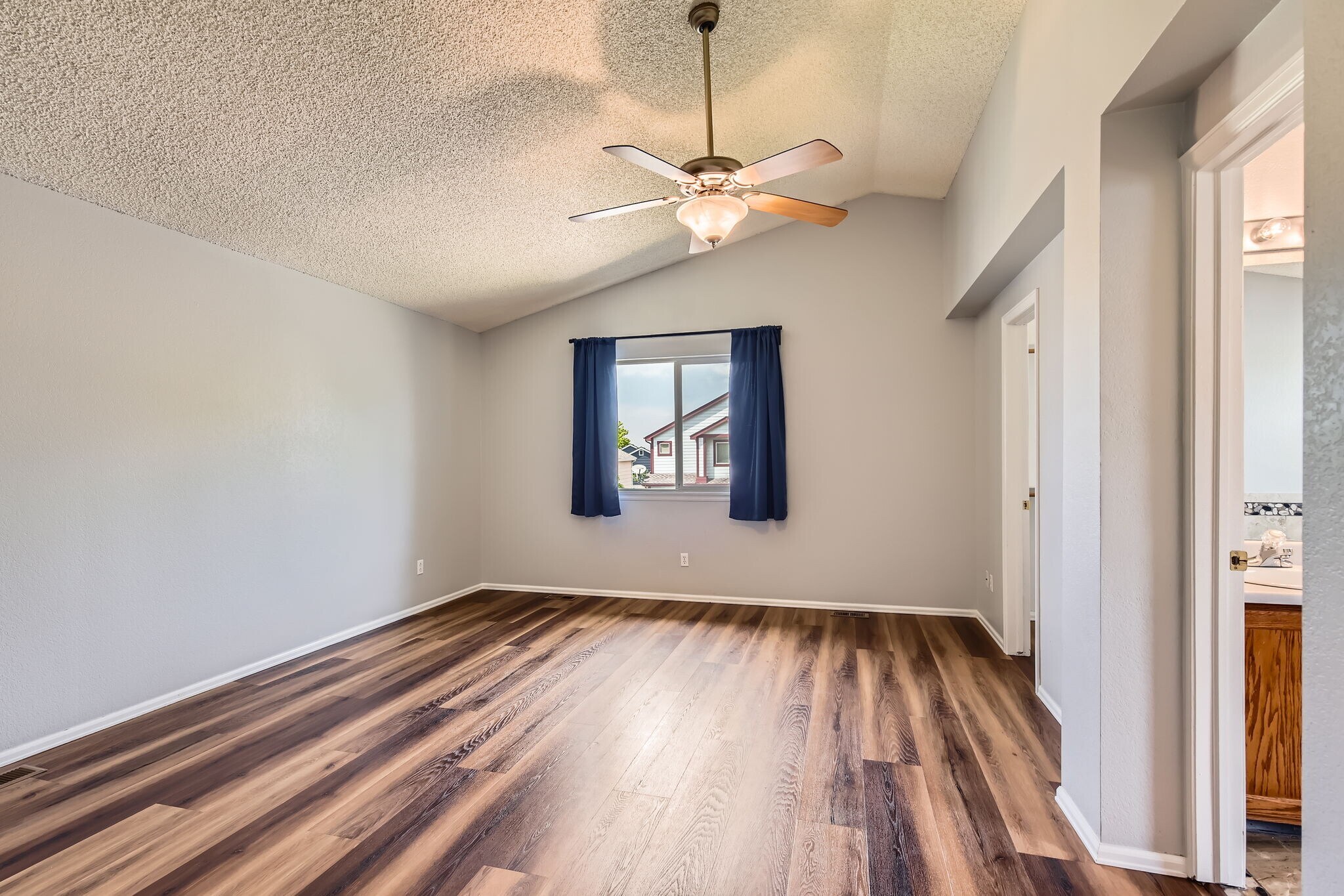 Building Photo - 8750 Redwing Ave