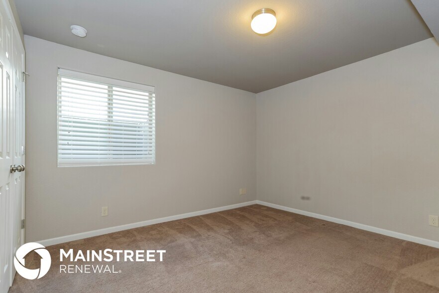 Building Photo - 203 NE Kim Ct