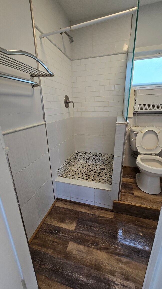 Building Photo - 79 S Parkwood Ave