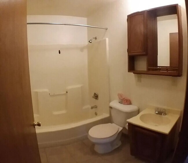 Building Photo - Lakeview Homes