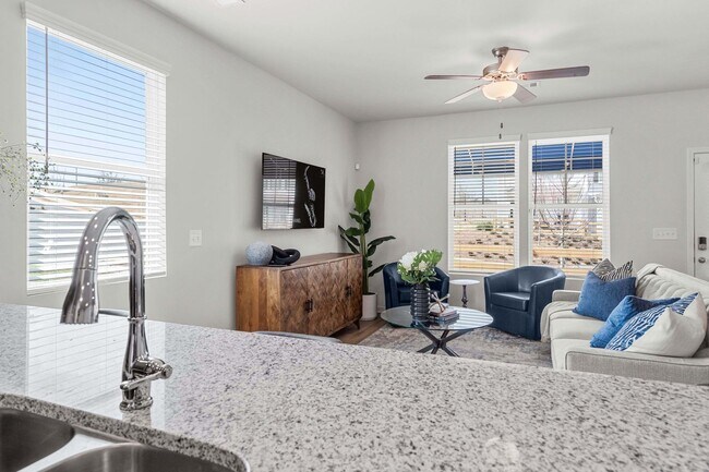 Building Photo - BRAND NEW 3 Bed 2.5 bathroom townhomes in Flowery Branch!