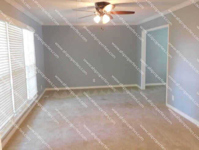 Building Photo - 11313 Mountain Crest Dr SE