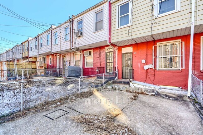 Building Photo - 2706 E Biddle St