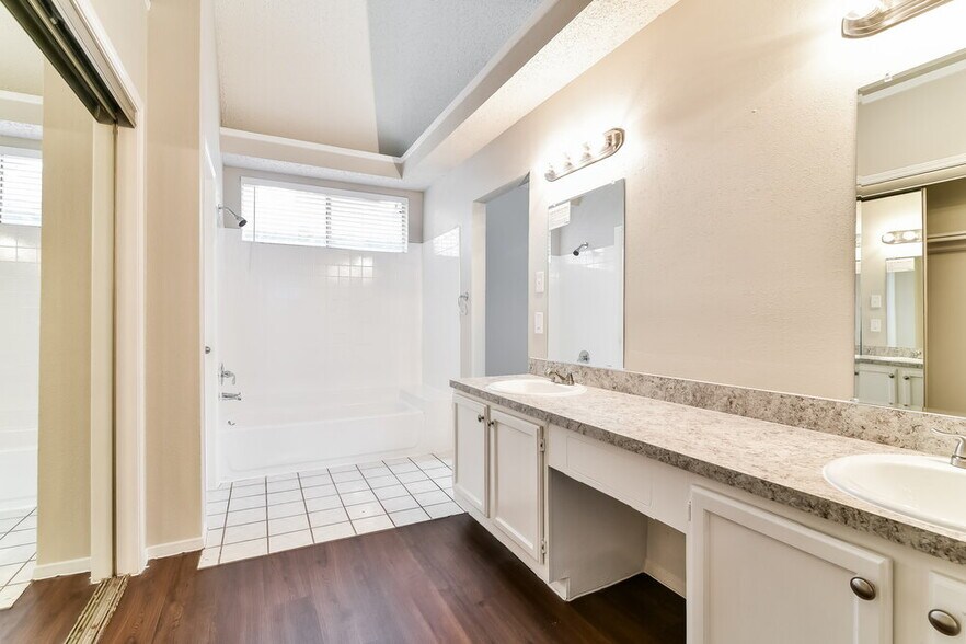 Building Photo - 8123 Summer Trail Dr