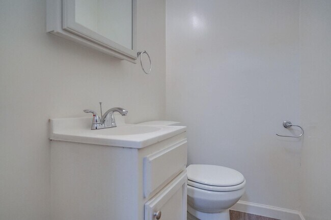 Building Photo - 6117 11th Ave