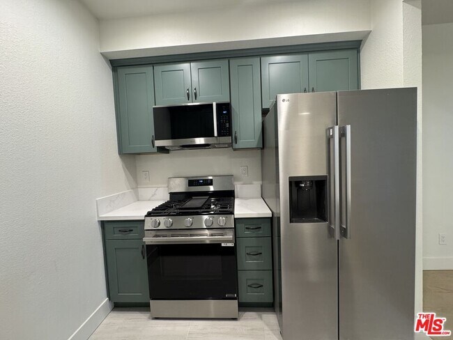 Building Photo - 5620 Yolanda Ave