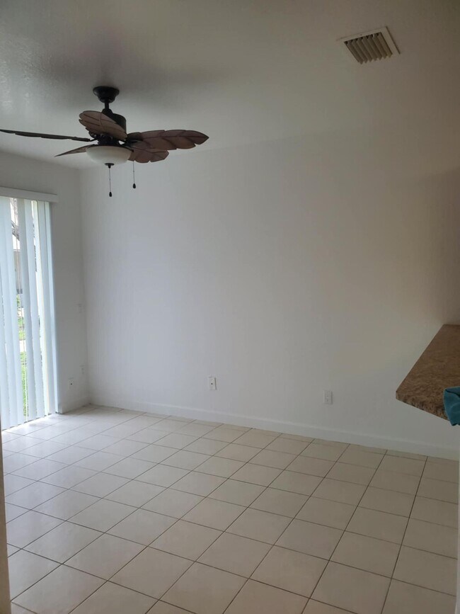 Building Photo - 2227 Shoma Dr