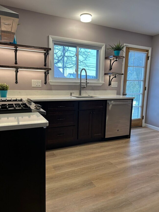 Building Photo - Brick Ranch for Rent in Mayfield HTS walking distance to Golden Gate Plaza