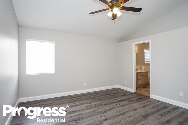 Building Photo - 537 Bay Bridge Dr