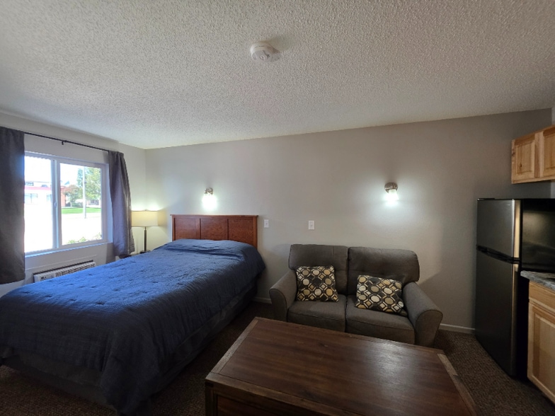 Building Photo - 590 Spruce St