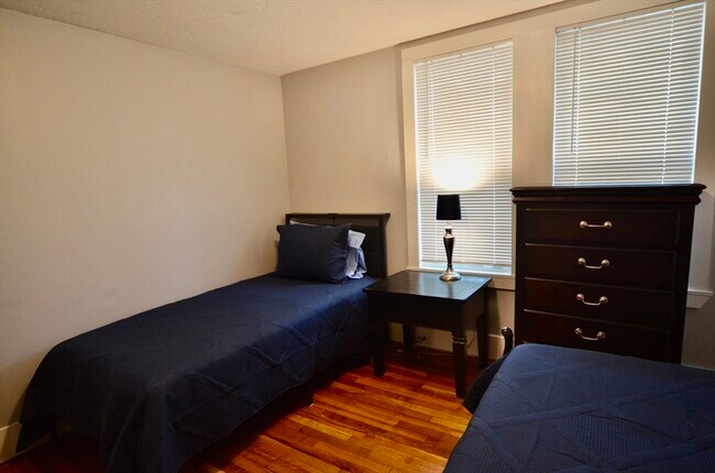 Building Photo - 47 Massasoit Ave