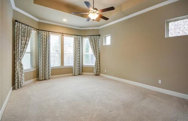 Building Photo - 213 Simmons Dr