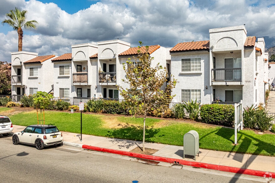 Primary - Huntington Oaks Village 55+ Senior Community