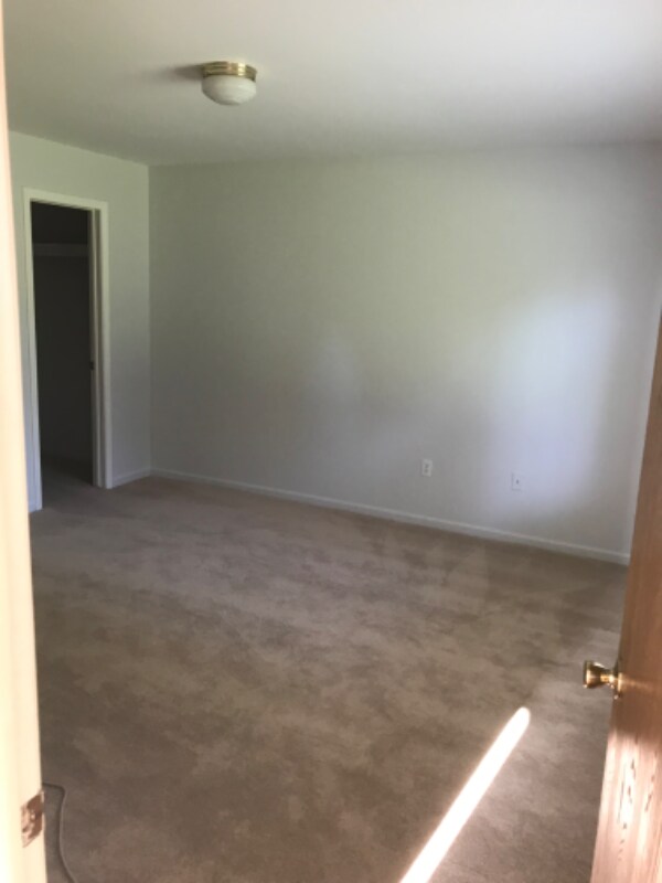 Building Photo - 5482 Country Club Ln