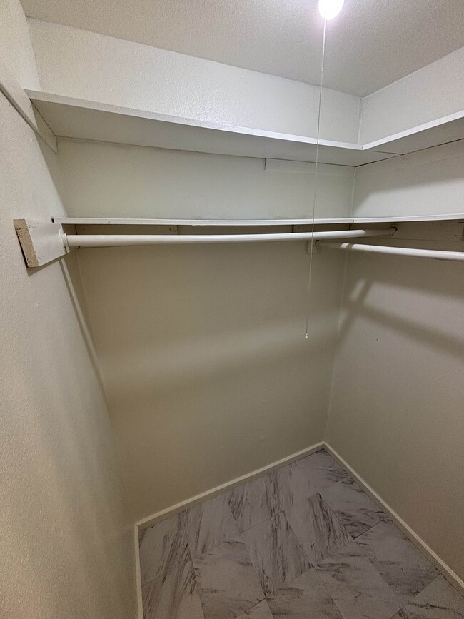 Closet - 3446 Willowrun Dr