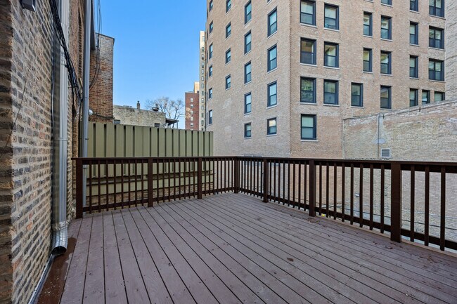 Building Photo - 2107 N Clark St