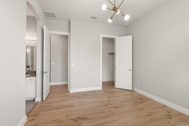 Building Photo - 10709 Lavon Bend