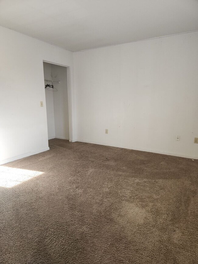 Building Photo - 811 E King St