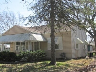 Building Photo - 2039 E Whitmer St