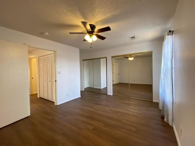 Building Photo - 807 Country Club Dr SE