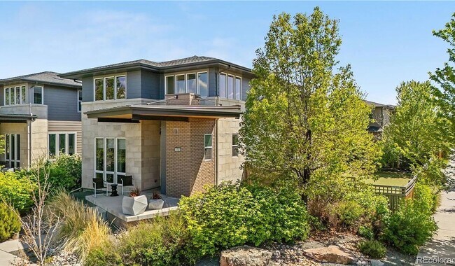 Building Photo - Stunning 4BR House on corner lot in Denver...