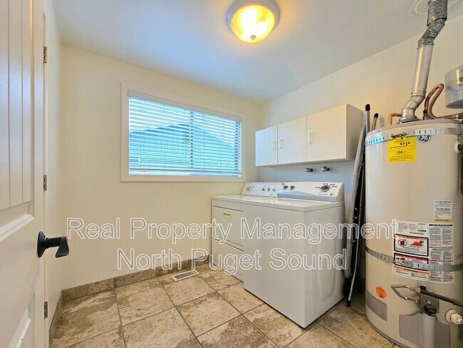 Building Photo - 8432 45th Dr NE