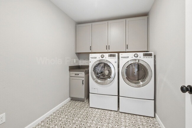 Building Photo - 9191 Rio Lado St