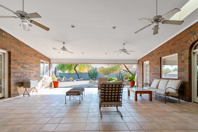 Building Photo - 8423 E Thunderbird Rd