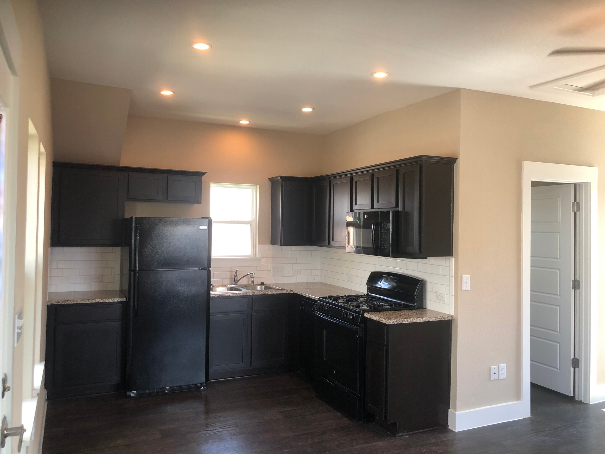 Building Photo - 819 Morrow St