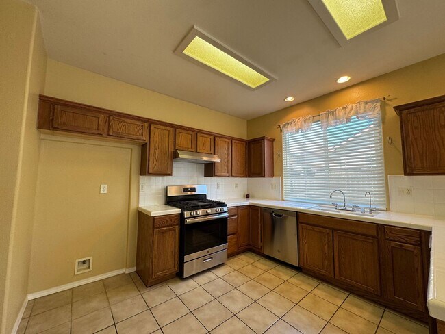 Building Photo - 747 W Siena Ln
