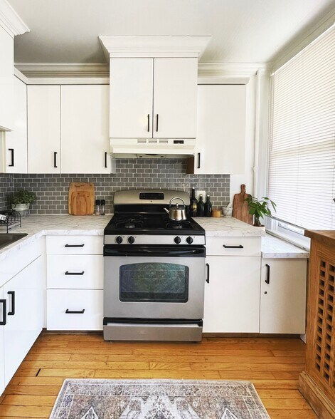 Kitchen - 3528 Keswick Rd