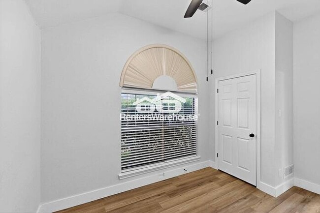 Building Photo - 801 Snapdragon Ln