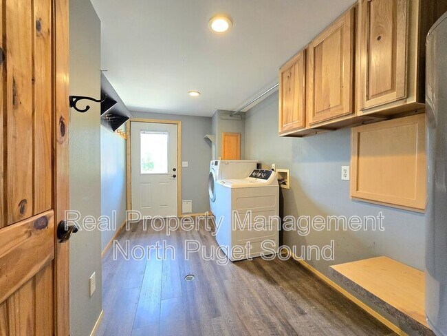 Building Photo - 4914 6th Ave NW