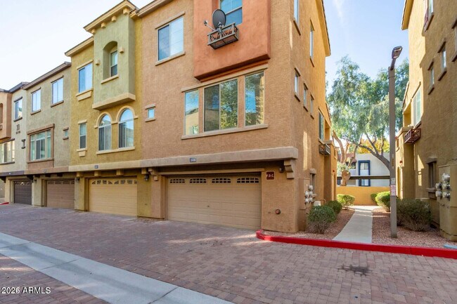 Building Photo - 3250 W Greenway Rd