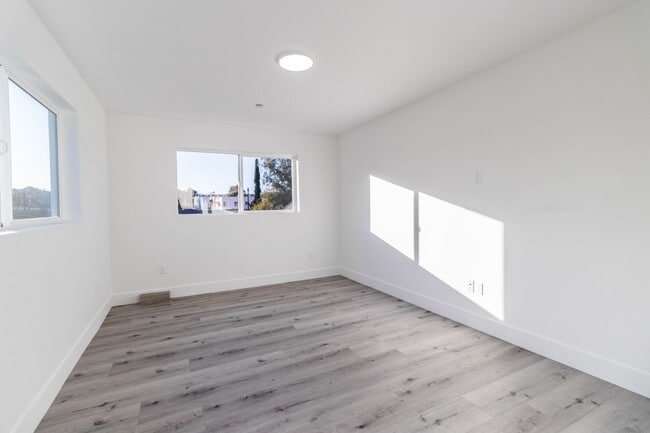 Building Photo - 148 S Madison Ave