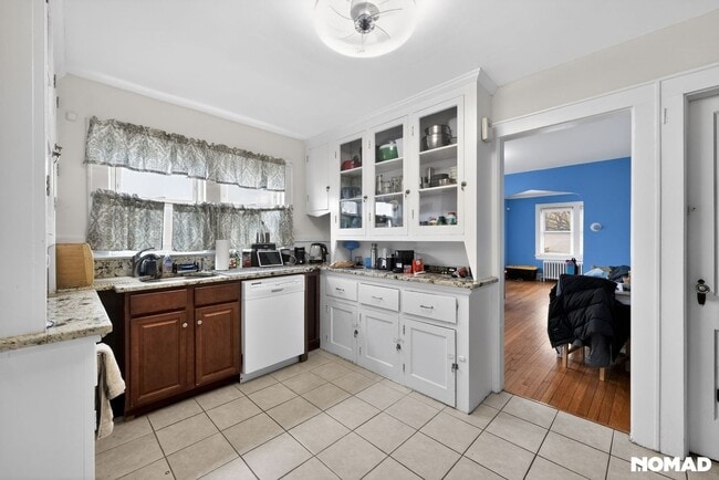 Building Photo - 96 Kenwood Ave