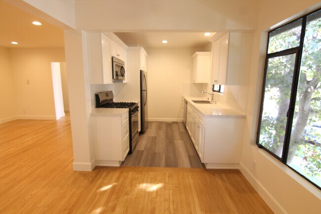 Building Photo - 1523 S Wooster St