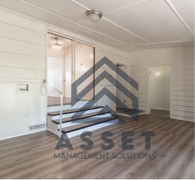 Building Photo - RENT TO OWN – Warr Acres!