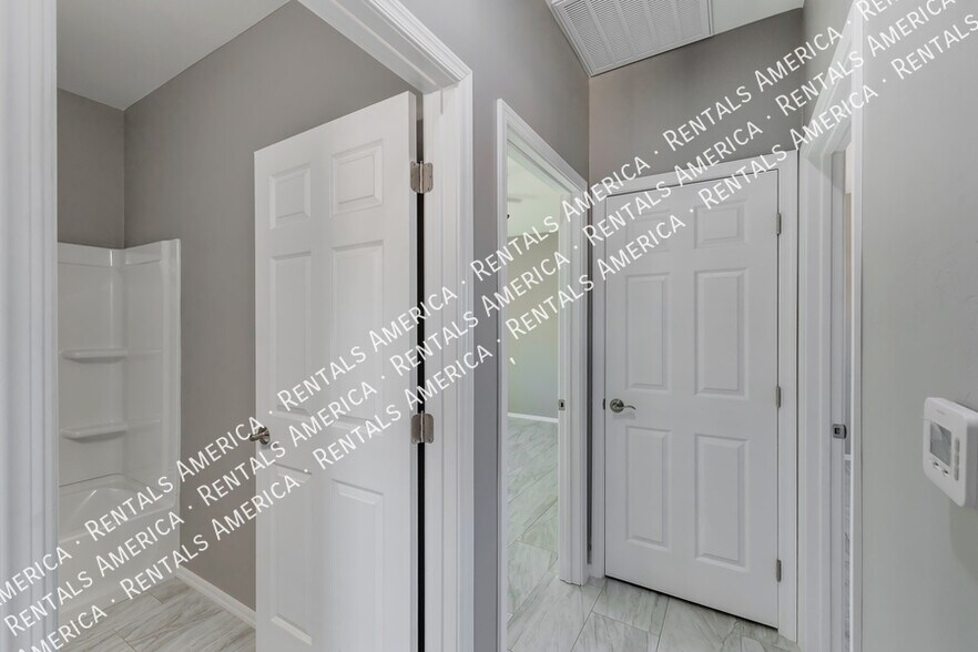 Building Photo - 1625 N Mountain View Ave