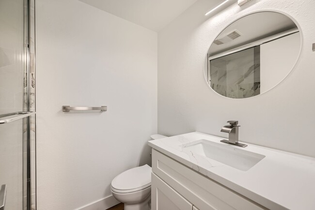 Building Photo - Completely Updated 2 Bedroom 2 Bathroom Co...