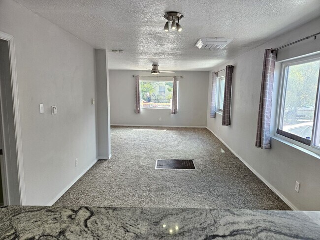 Building Photo - Gorgeous 2 bedroom in Barelas! Great location. Washer/Dryer. 1 car garage.