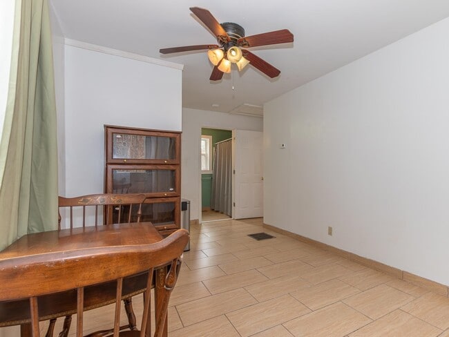 Building Photo - 212 Gilsum St